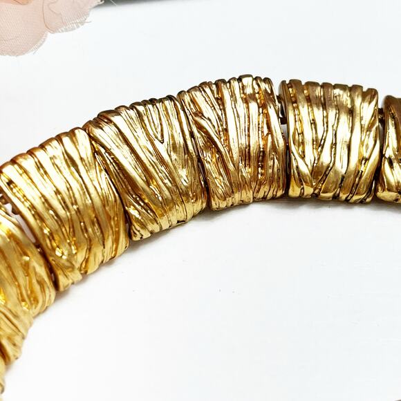 NEW Chico's Goldtone Crinkle Collar Necklace - Picture 8 of 9